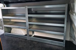 regal do auta Renault Traffic vyrobeny na mieru