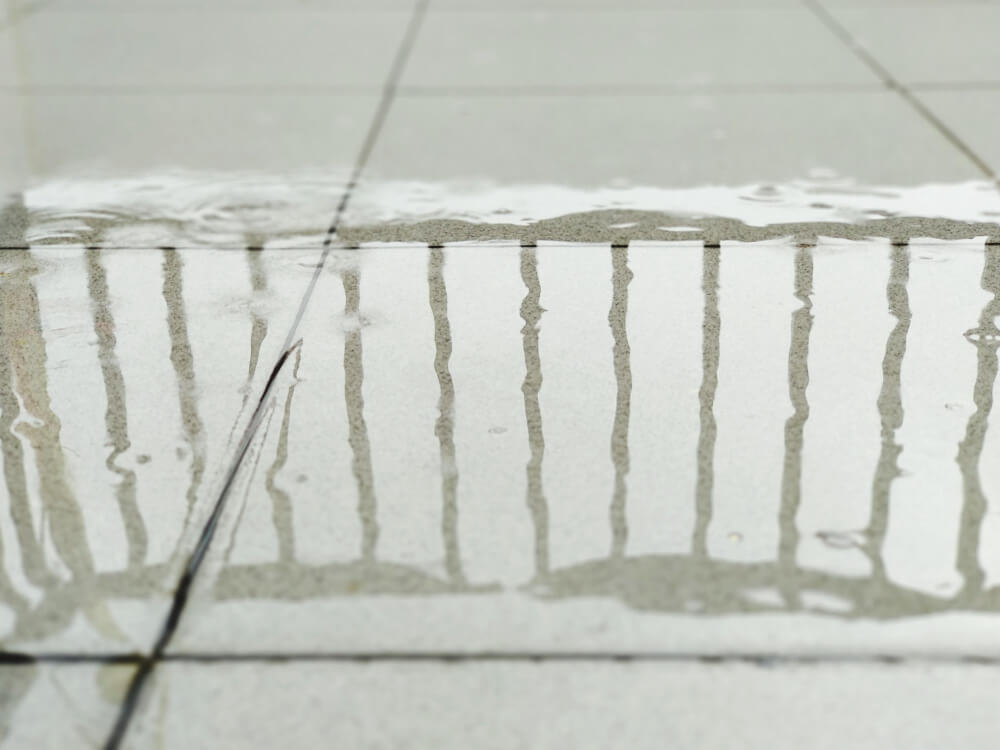 ako zistit unik vody v podlahe